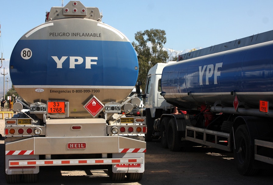 YPF llevará petróleo en camiones hasta Mendoza desde puerto Rosales