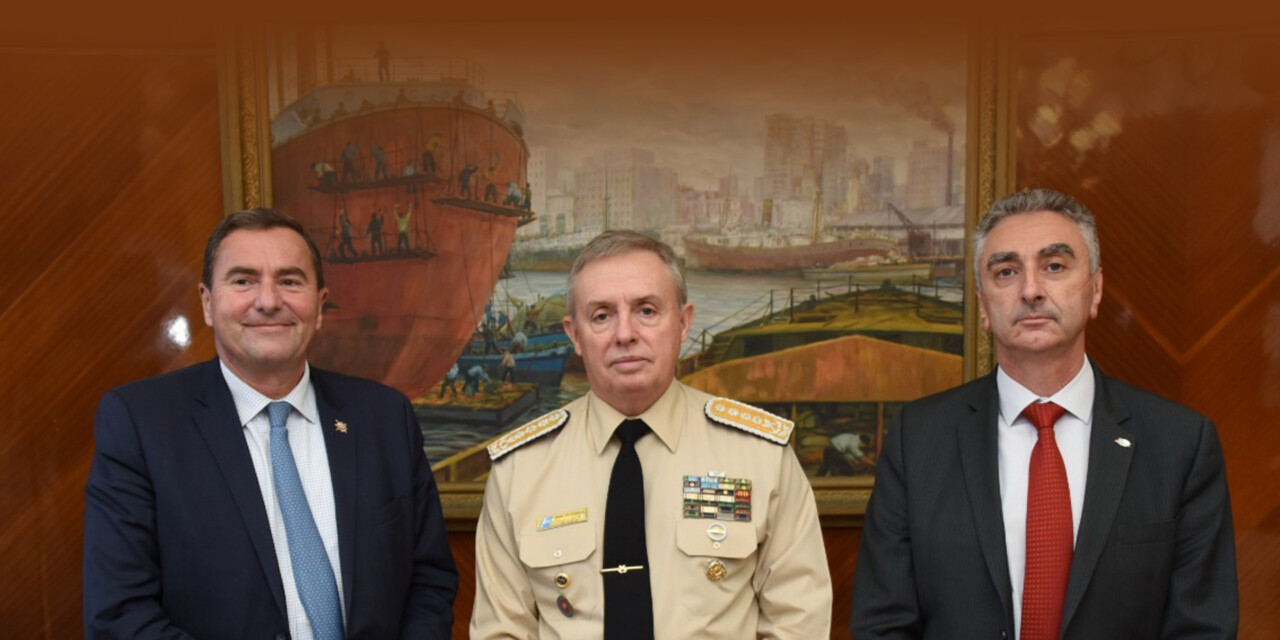 El Prefecto Nacional Naval recibió al senador francés Damien Régnard