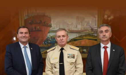 El Prefecto Nacional Naval recibió al senador francés Damien Régnard