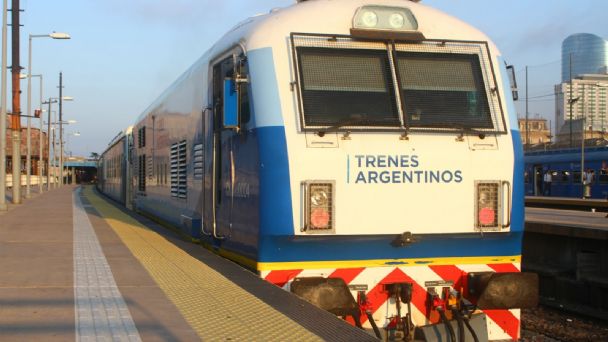 El tren que va para Córdoba y  San Luis parará en Pilar