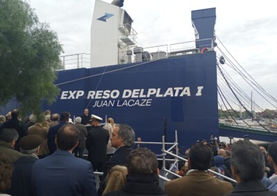 El buque fluvial Expreso del Plata I chocó esta semana contra un muelle del puerto de Buenos Aires.