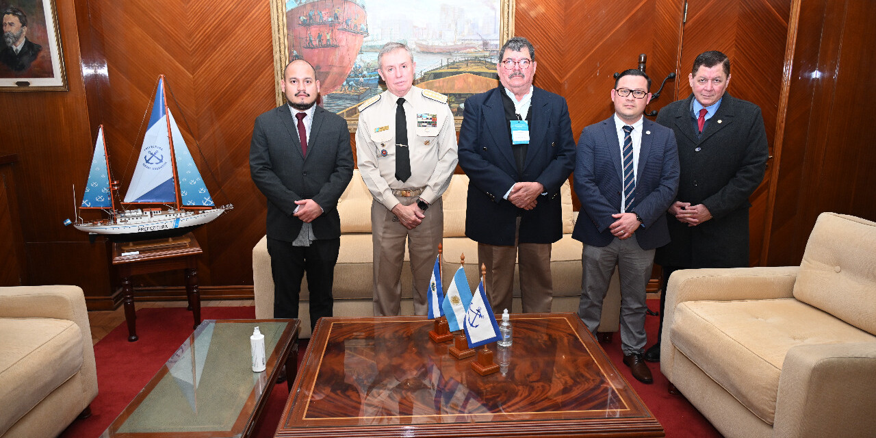La Prefectura recibió autoridades de México y El Salvador