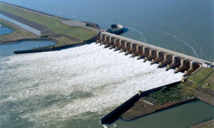 El Paraná crece y la represa hidroeléctrica Yacyretá alcanzó su máxima portencia