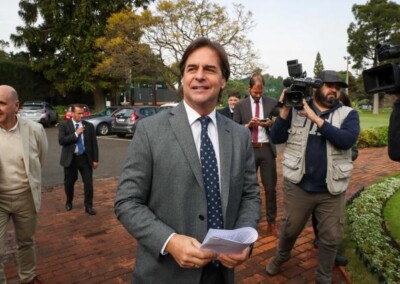 Lacalle Pou anunció la construcción de un puerto en Soriano, con capital paraguayo