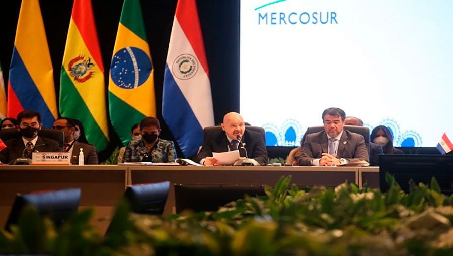 Mercosur: TLC con Singapur y reducción al 10% el arancel externo común