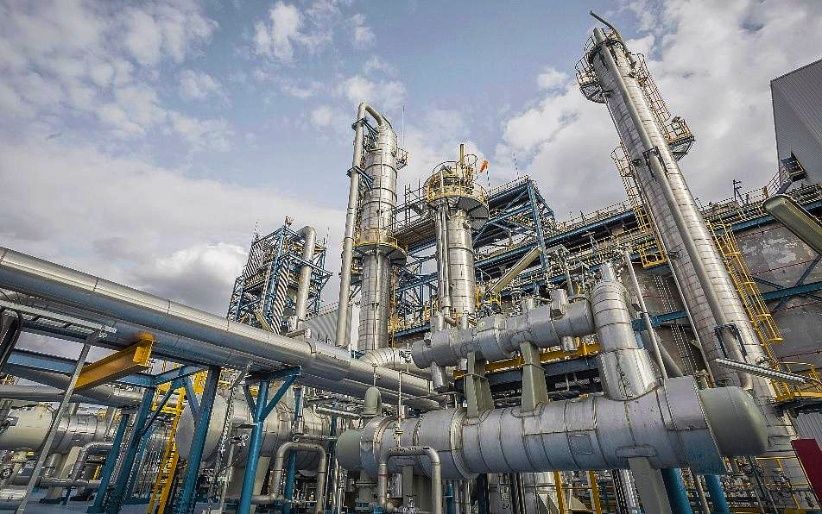 Refinerías aseguran que están trabajando al 100%