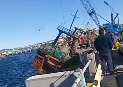 Se hundió un barco pesquero en el muelle de Puerto Madryn