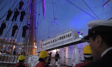 La Fragata Libertad arribó al puerto de Buenos Aires