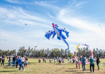 Entre barriletes gigantes más de tres mil personas celebraron la primavera en el Puerto de San Nicolás