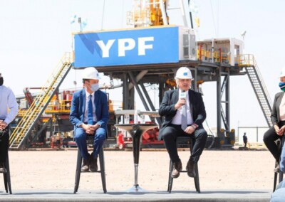 El Presidente anunció una alianza entre YPF y Petronas para la industrialización de gas no convencional