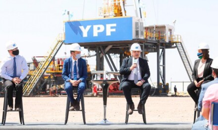 El Presidente anunció una alianza entre YPF y Petronas para la industrialización de gas no convencional