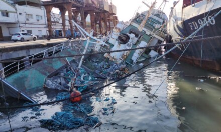 <strong>Buque semihundido preocupa a las autoridades del Puerto de Bahía Blanca</strong>
