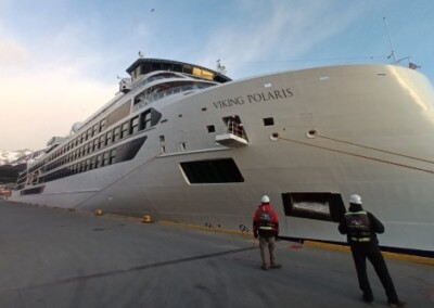 El Puerto de Ushuaia recibió otro crucero que desde allí partirá para la Antártida