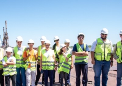 Estudiantes del Centro de Formación Integral N°1 visitaron el Puerto de San Nicolás.