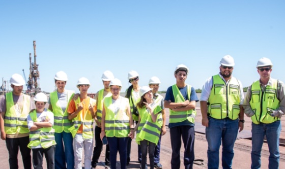 Estudiantes del Centro de Formación Integral N°1 visitaron el Puerto de San Nicolás.