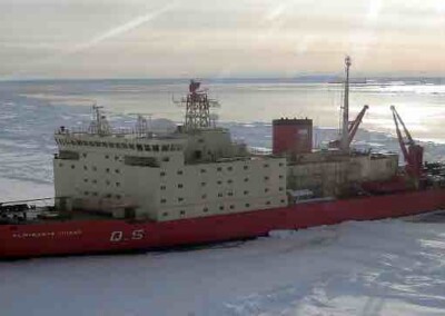 El rompehielos ARA Almirante Irízar realiza entrenamientos y pruebas para la Campaña Antártica