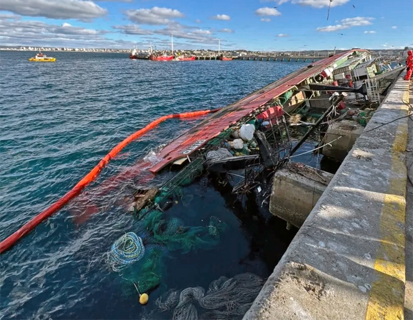 Una grúa flotante rescatará al Pescargen IV que permanece hundido en Puerto Madryn
