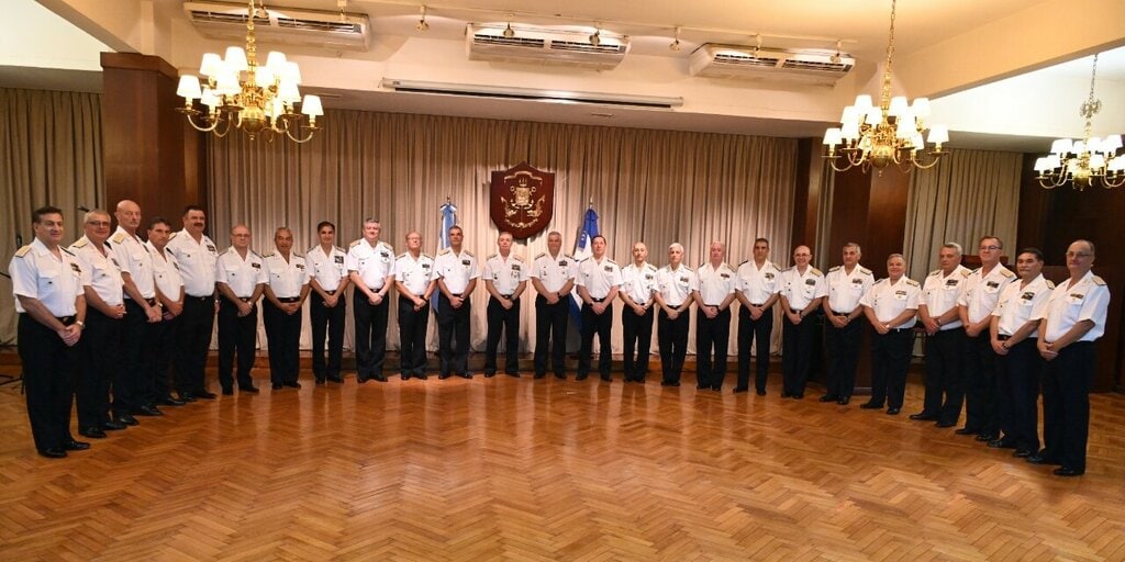 <strong>Se conformó la nueva plana mayor de la Prefectura Naval Argentina y se entregaron distinciones a oficiales de las Autoridades Marítimas de Brasil, Paraguay y Chile</strong>