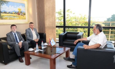 <strong>Embajador de Argentina conversó con senadores paraguayos sobre impacto medioambiental en la Hidrovía</strong>