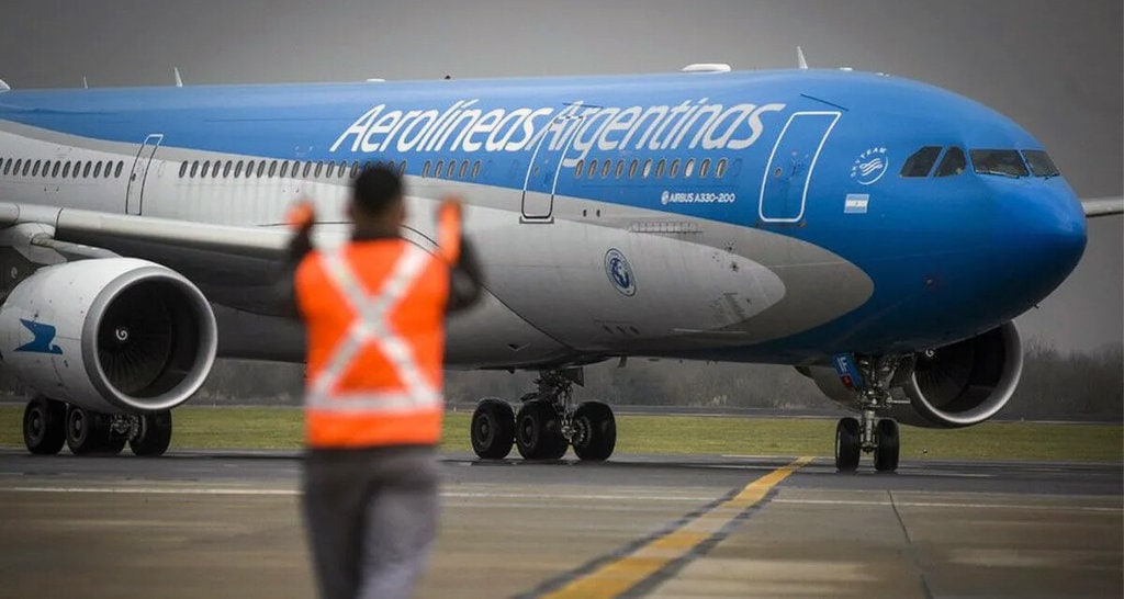 El gobierno reduce la estructura gerencial de Aerolineas