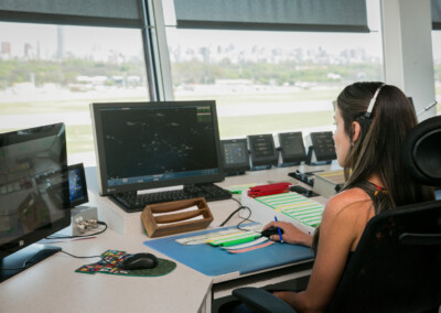 Cómo estudiar para controlador aéreo gratuitamente con las becas del Estado