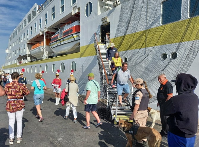 El puerto Mar del Plata recibió al crucero Hamburg