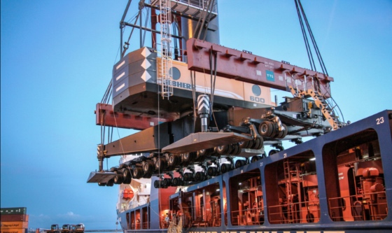 Salerno Container Terminals adquirió una nueva grúa LHM 600 para fortalecer la flota