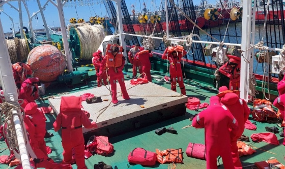 Prefectura supervisa las condiciones de seguridad de la flota pesquera en el inicio de la campaña de pesca de calamar