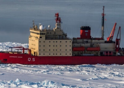 Monitorean un iceberg antártico para que el rompehielos Irízar no lo embista