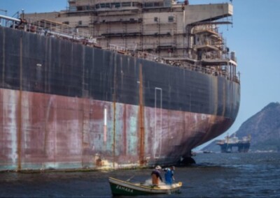 El cementerio de barcos en Brasil que podría convertirse en un desastre ambiental