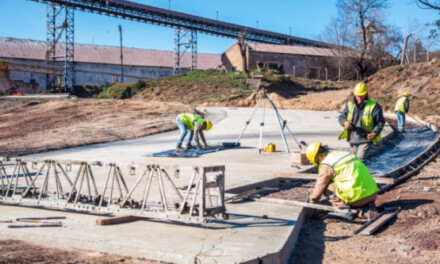 Continúan los trabajos de ampliación y renovación del taller de mantenimiento .