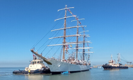 La fragata “Libertad” se encuentra en el Puerto Bahía Blanca 