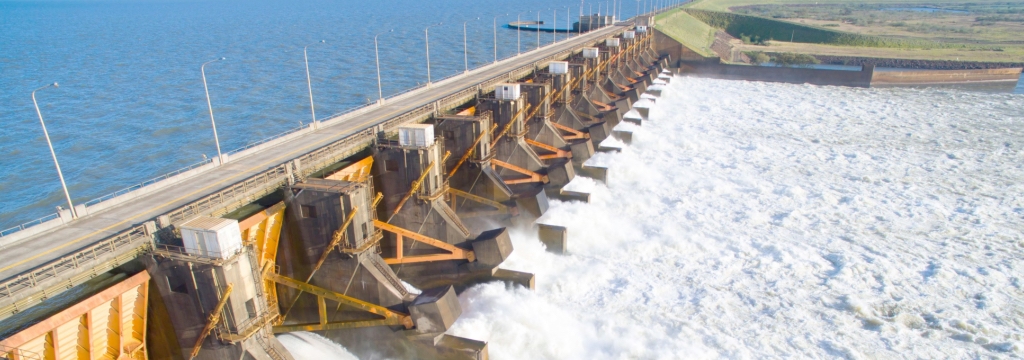 La presa Yacyretá alcanzó su potencia máxima y emite alerta hidrológica