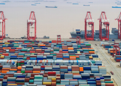 <strong>El comercio mundial alcanzó un récord de 32 billones de dólares en 2022, pero las perspectivas son cada vez más sombrías para 2023</strong>