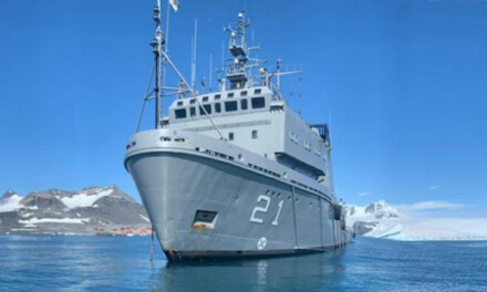 ARA “Puerto Argentino” amarró en Ushuaia