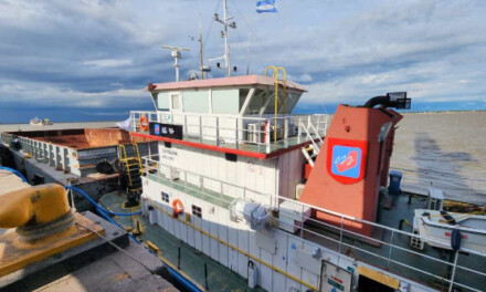 Partió la primera barcaza de Rosario a puerto Posadas en Misiones