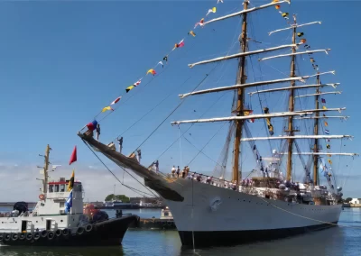 La fragata Libertad  llegó al puerto de Mar del Plata