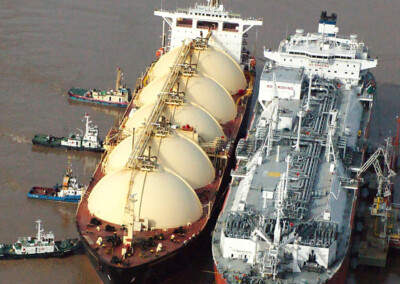 Enarsa cerró la compra de 30 buques de GNL para el invierno