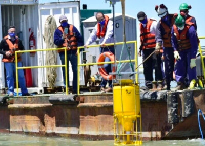 El Puerto de Bahía Blanca instaló la tercera boya de monitoreo ambiental