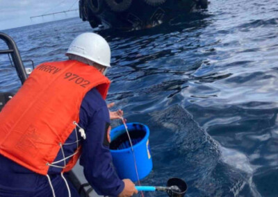 Filipinas declaró el estado de calamidad por derrame de aceite de un carguero