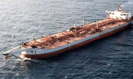 La ONU compra un barco para almacenar el petróleo de un buque en descomposición frente a Yemen