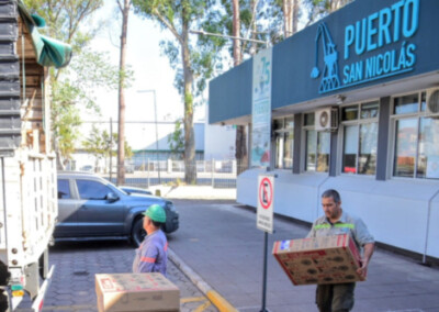 Más de 40 escuelas recibieron equipos de ventilación del ministerio de Educación y el Puerto de San Nicolás.