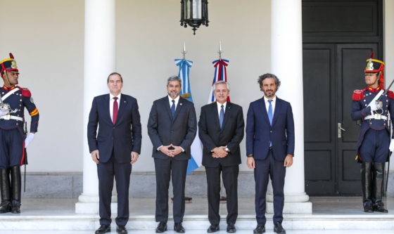 El presidente paraguayo pidió a Alberto Fernández revisar el cobro de peaje en la hidrovía