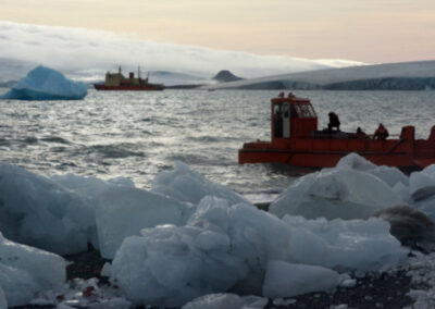 El rompehielos ARA “Almirante Irízar” concluyó el reabastecimiento de las bases antárticas y arribó a la ciudad de Ushuaia