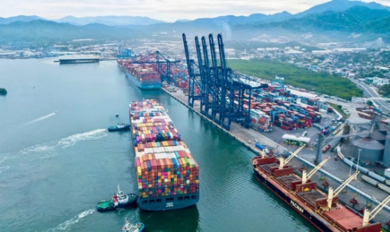 China impone condiciones desde sus puertos