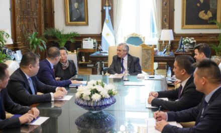 El presidente Alberto Fernández se reunió con las máximas autoridades de la empresa china Wuhan Yangluo Port Service Co.