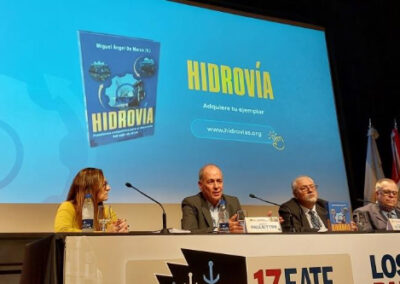 Presentan en Rosario el libro que recorre la historia de la Hidrovía desde el siglo XIX hasta la actualidad