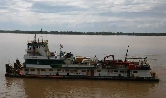 Tres barcazas de bandera boliviana se hundieron en el río Paraná