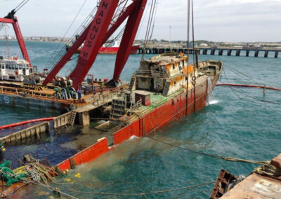 PESCARGEN anunció el final del desguace total del buque zozobrado en el muelle de Puerto Madryn