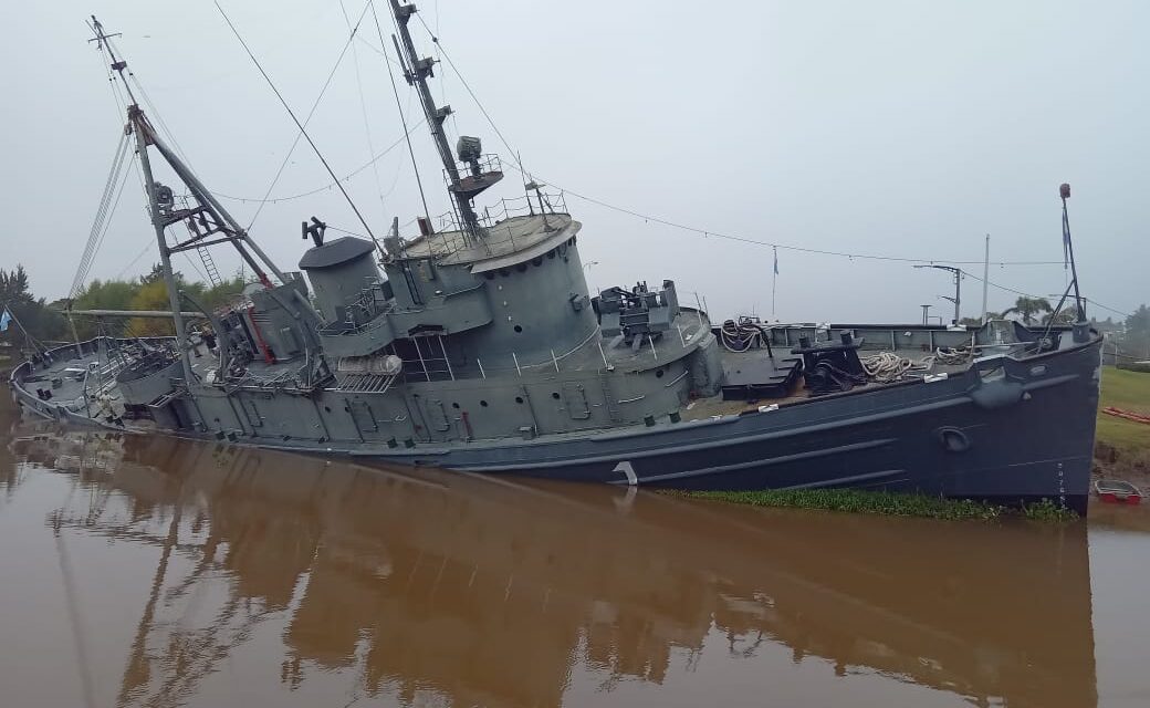 Buque Museo General Irigoyen escorado: con buzos de la Armada, sigue la tarea ante el riesgo de hundimiento